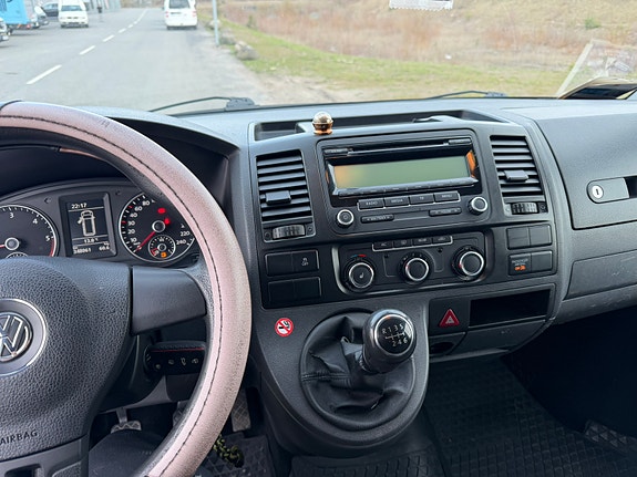 Volkswagen Caravelle 11 of 16