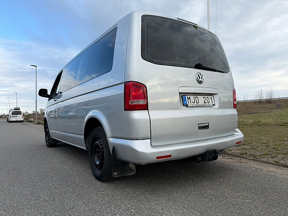 Volkswagen Caravelle 7 of 16