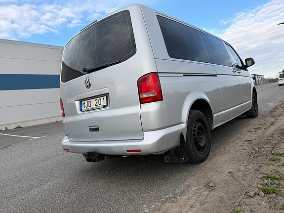 Volkswagen Caravelle 9 of 16