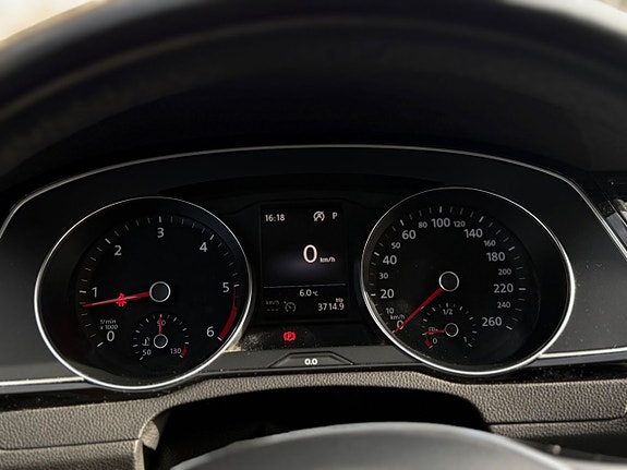 Volkswagen Passat 13 of 20
