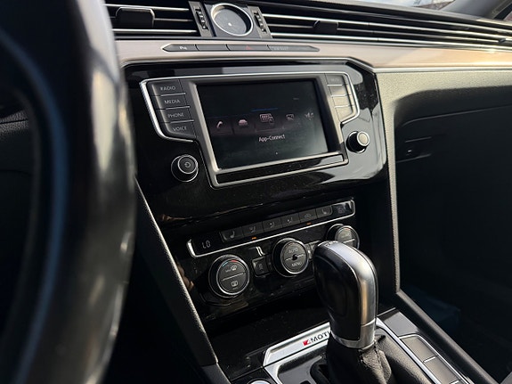 Volkswagen Passat 17 of 20