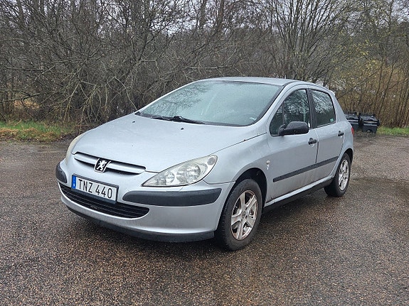 Peugeot 307 2 of 5