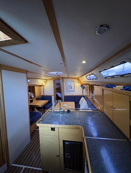 Hanse 370e 2 of 5