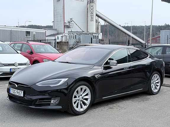 Tesla Model S 4 of 5