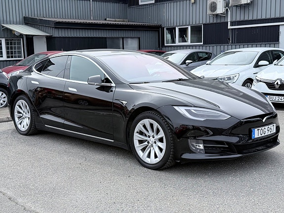 Tesla Model S 2 of 5