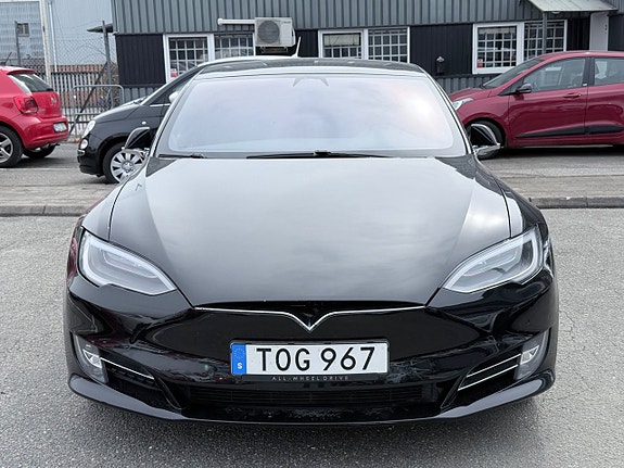 Tesla Model S 3 of 5