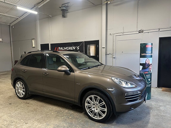 Porsche Cayenne 2 of 5