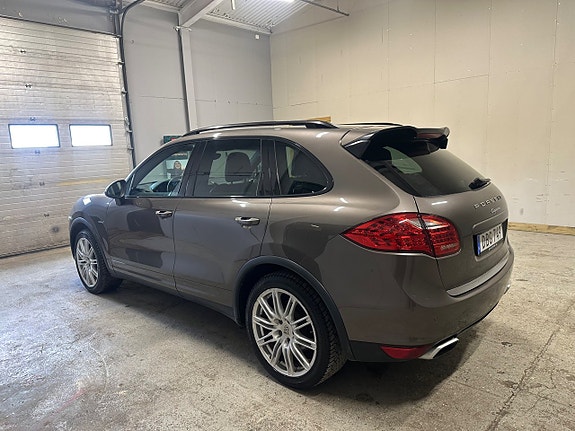 Porsche Cayenne 6 of 25