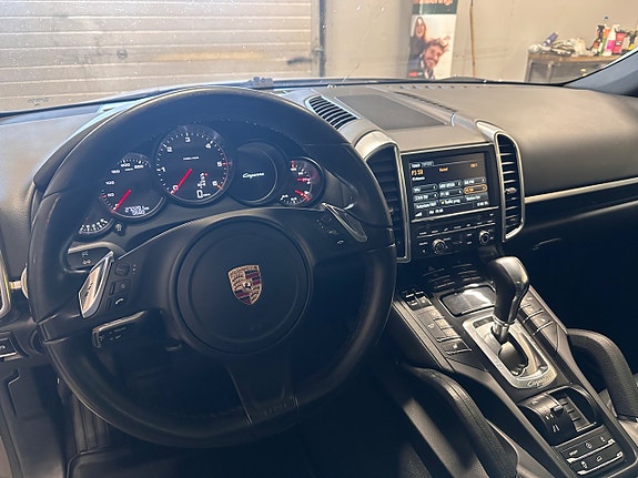 Porsche Cayenne 10 of 25