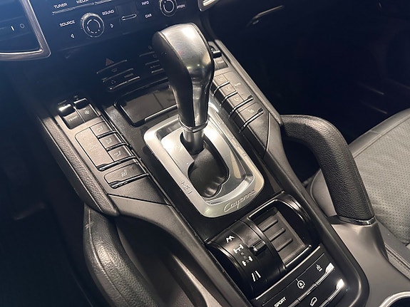 Porsche Cayenne 11 of 25