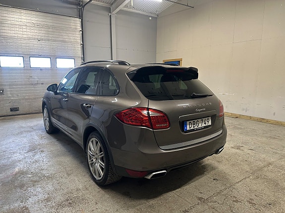 Porsche Cayenne 5 of 5