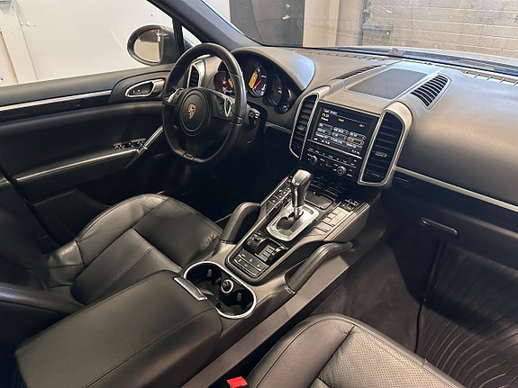 Porsche Cayenne 20 of 25
