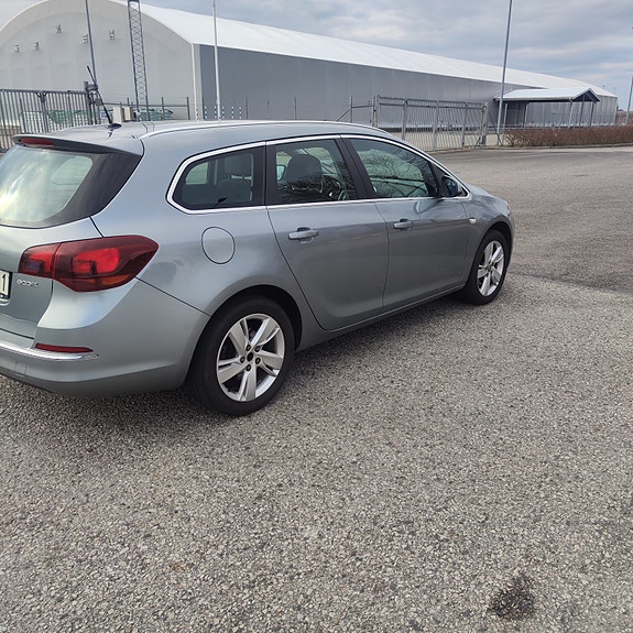 Opel Astra 2 of 5