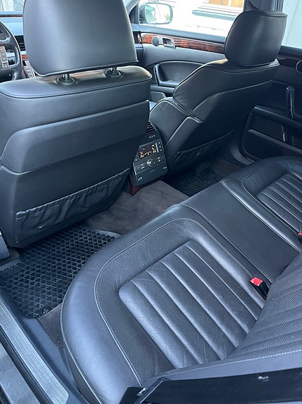 Volkswagen Phaeton 2 of 5