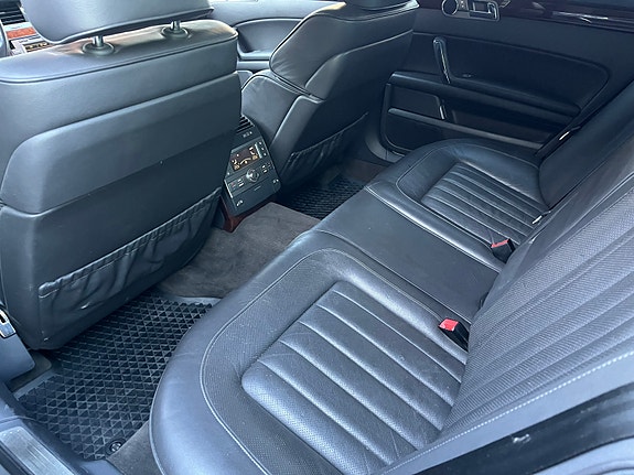 Volkswagen Phaeton 4 of 5
