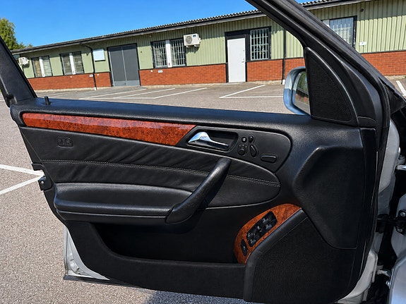 Mercedes-Benz C55 5 of 8