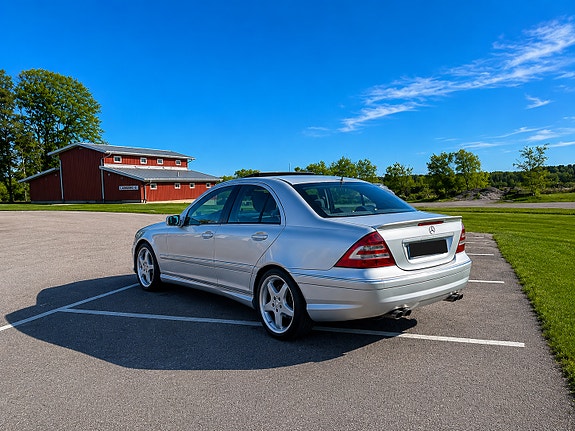 Mercedes-Benz C55 2 of 8