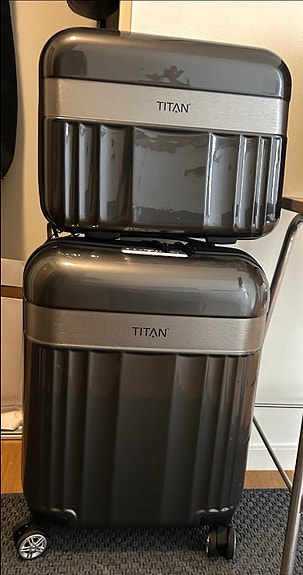 Titan kabinväska + smink-/necessärväska – stilrent set