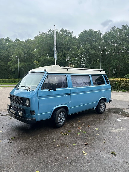 Volkswagen Caravelle 2 of 5