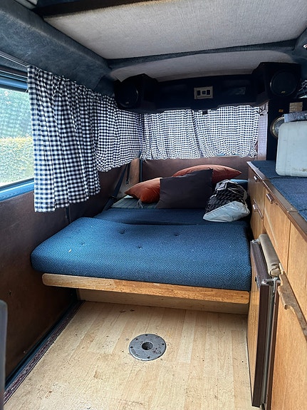 Volkswagen Caravelle 3 of 5