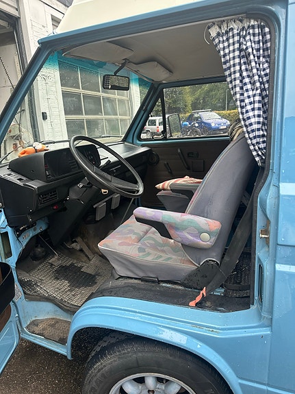 Volkswagen Caravelle 4 of 5