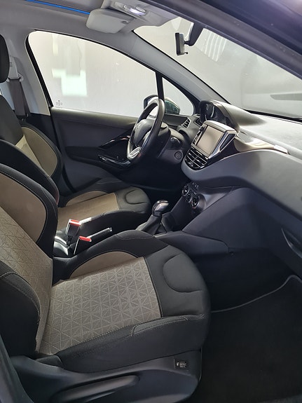 Peugeot 208 6 of 8