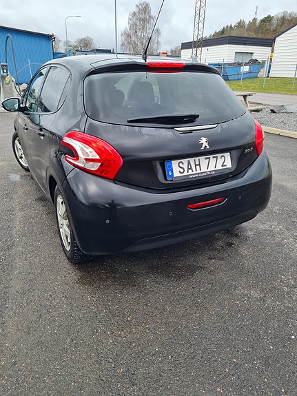 Peugeot 208 5 of 5