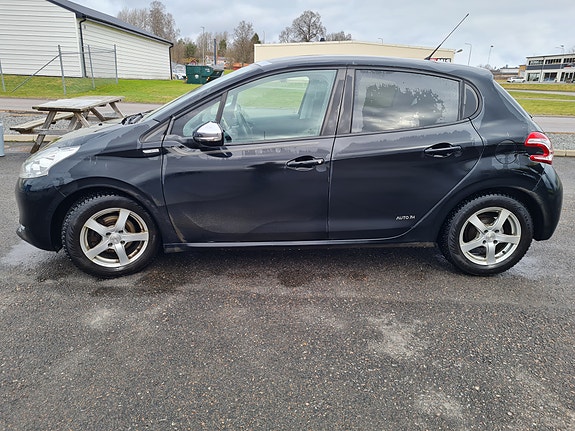 Peugeot 208 3 of 5