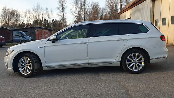 Volkswagen Passat 3 of 5