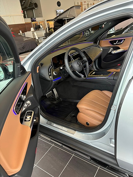 Mercedes-Benz E300 de 3 of 9