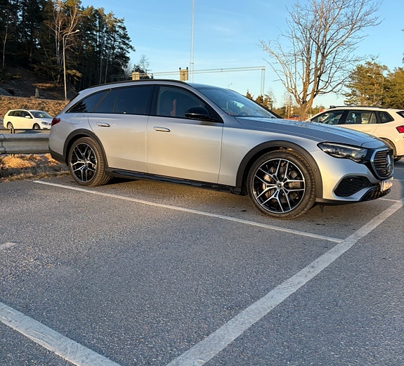 Mercedes-Benz E300 de 5 of 9