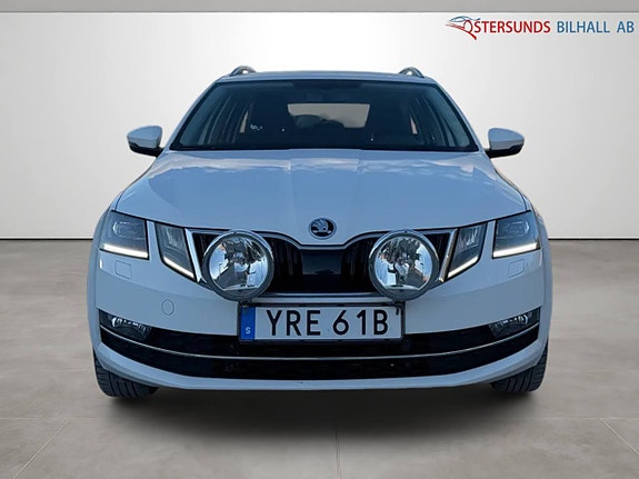 Skoda Octavia 2 of 5