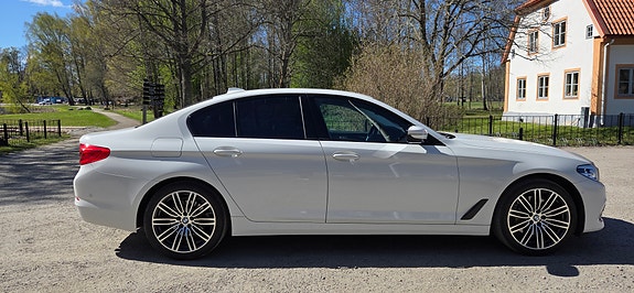 BMW 530e 2 of 17