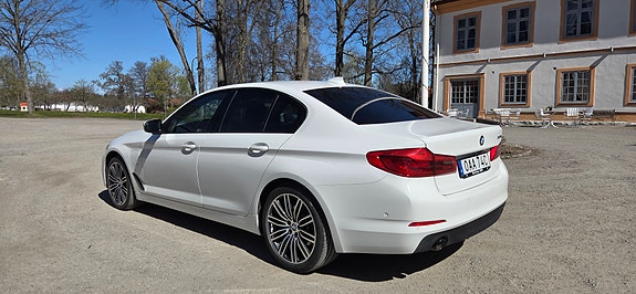 BMW 530e 5 of 17