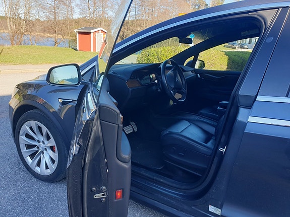 Tesla Model X 2 of 5