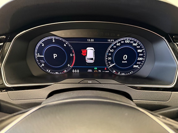 Volkswagen Passat 13 of 17