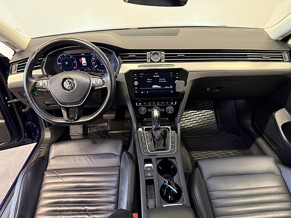 Volkswagen Passat 10 of 17