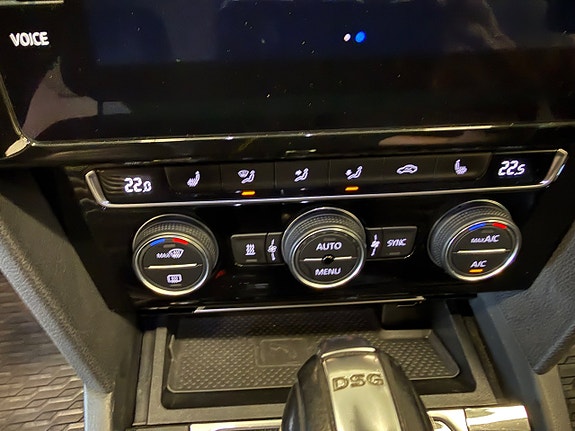 Volkswagen Passat 15 of 17