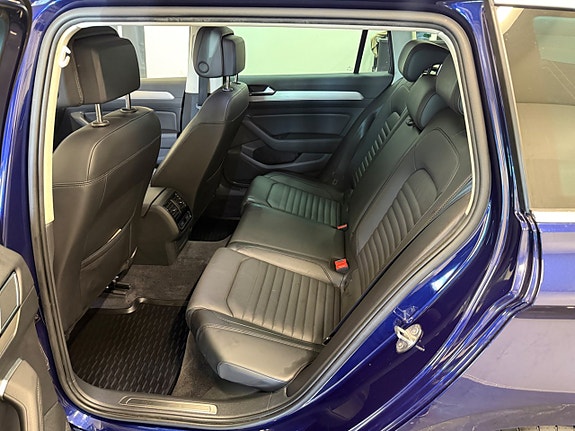 Volkswagen Passat 8 of 17
