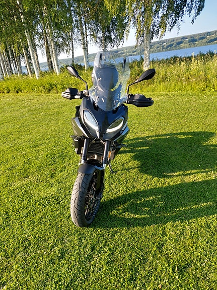 BMW F 900 XR 2 of 3