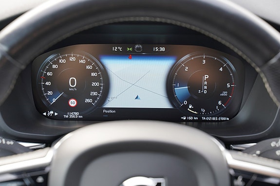 Volvo XC60 12 of 27