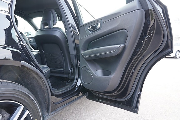 Volvo XC60 17 of 27