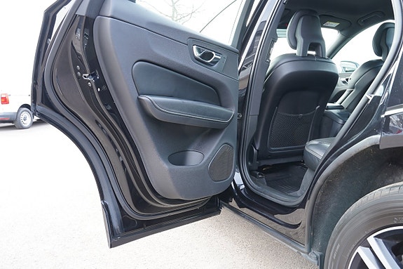 Volvo XC60 14 of 27