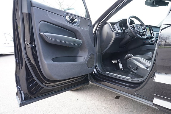 Volvo XC60 10 of 27