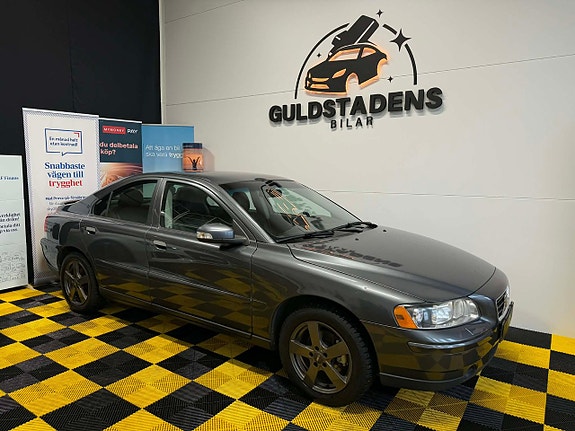 Volvo S60 4 of 5