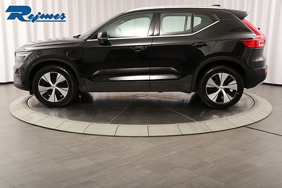 Volvo XC40 3 of 5
