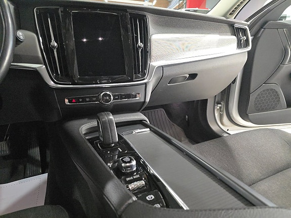 Volvo V90 Cross Country 9 of 11