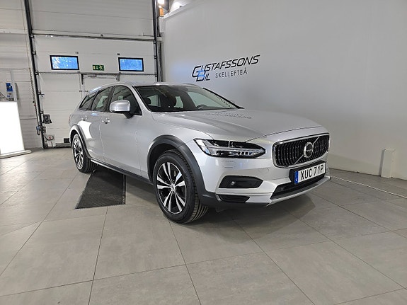 Volvo V90 Cross Country 2 of 5