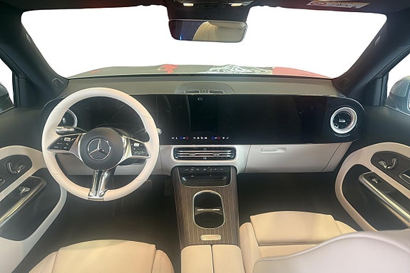 Mercedes-Benz GLB350 12 of 17