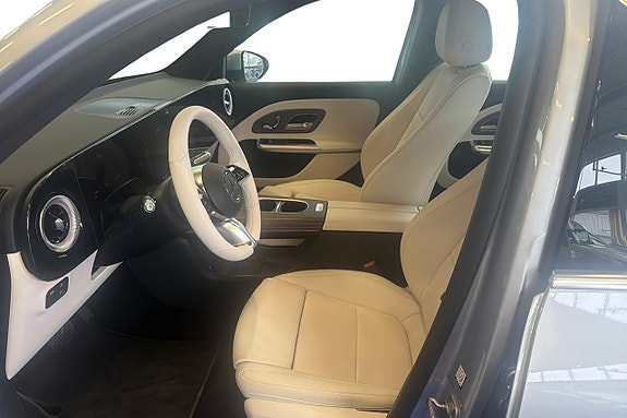 Mercedes-Benz GLB350 11 of 17
